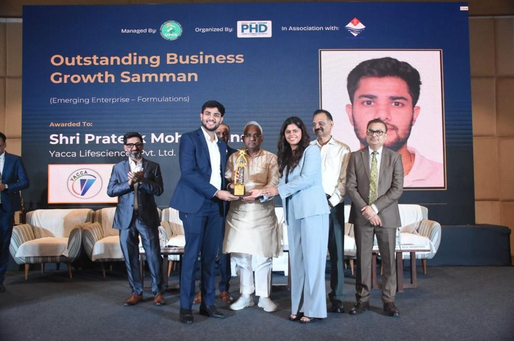 Yacca Lifesciences receiving the Outstanding Business Growth Samman award